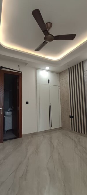 Building Lobby in 3 BHK Builder Floor at BPTP District 3, Sector 85 – for Sale
