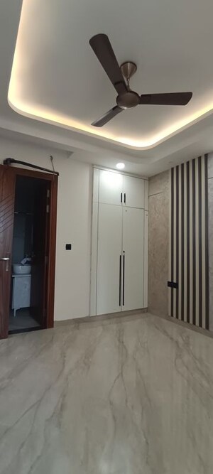 Building Lobby in 3 BHK Builder Floor at BPTP District 3, Sector 85 – for Sale