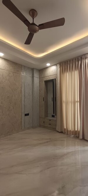 Building Lobby in 3 BHK Builder Floor at BPTP District 3, Sector 85 – for Sale