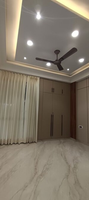 Building Lobby in 3 BHK Builder Floor at BPTP District 3, Sector 85 – for Sale