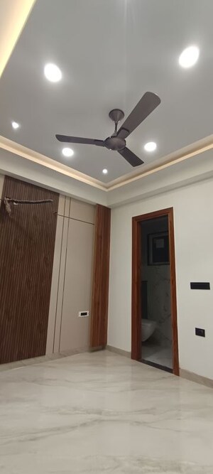 Building Lobby in 3 BHK Builder Floor at BPTP District 3, Sector 85 – for Sale