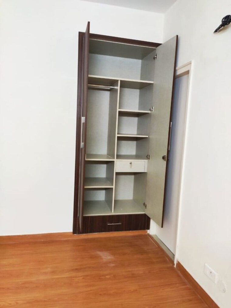 Room, emaar-palm-hills 4 Bedroom 1950 Sq.Ft. Apartment In Sector 77 Gurgaon 10712723