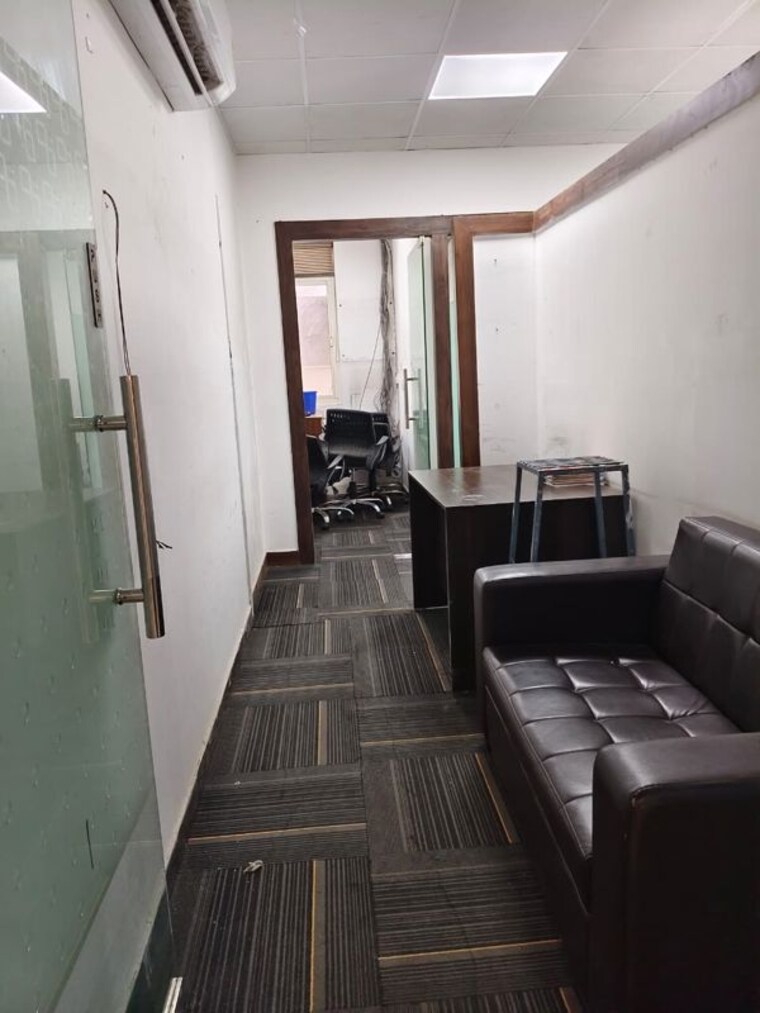 Kitchen, sector 63 Commercial Office Space in IT/SEZ 900 Sq.Ft. In Sector 63 Noida 10712750
