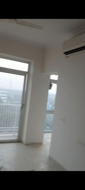 Room in 1 BHK Apartment at Jaypee Greens Pavilion Court Royale, Jaypee Greens – for Rent