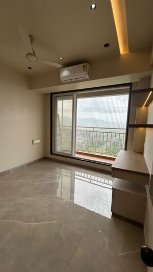 Room in 3 BHK Apartment at Big Splash, Vashi Sector 17 – for Rent