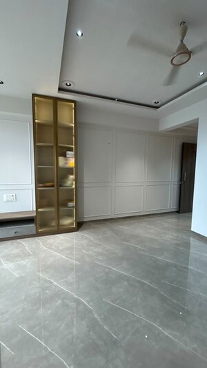 Room in 3 BHK Apartment at Big Splash, Vashi Sector 17 – for Rent