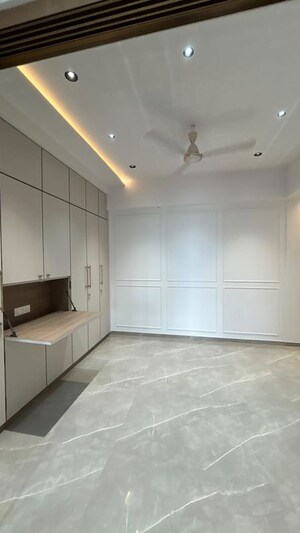 Room in 3 BHK Apartment at Big Splash, Vashi Sector 17 – for Rent
