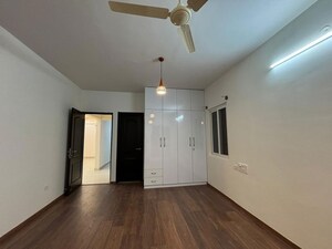 Room in 3 BHK Apartment at Shriram Luxor, Hennur Road – for Sale
