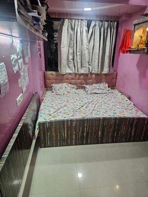 Bedroom in 4 BHK Apartment at Thakur Jewel Tower, Kandivali East – for Rent