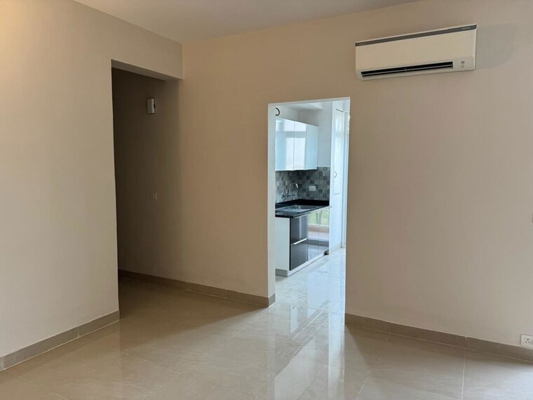 Room, emaar-emerald-estate 2 Bedroom 1020 Sq.Ft. Apartment In Sector 65 Gurgaon 10712800