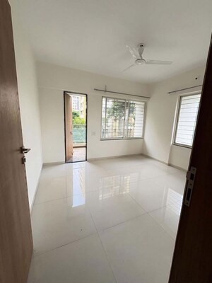 Room in 2 BHK Apartment at Icon Westwood Estates, Wakad – for Rent