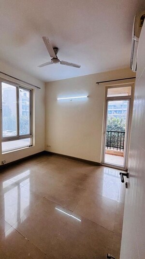 Room in 3 BHK Apartment at Emaar Emerald Estate, Sector 65 – for Rent