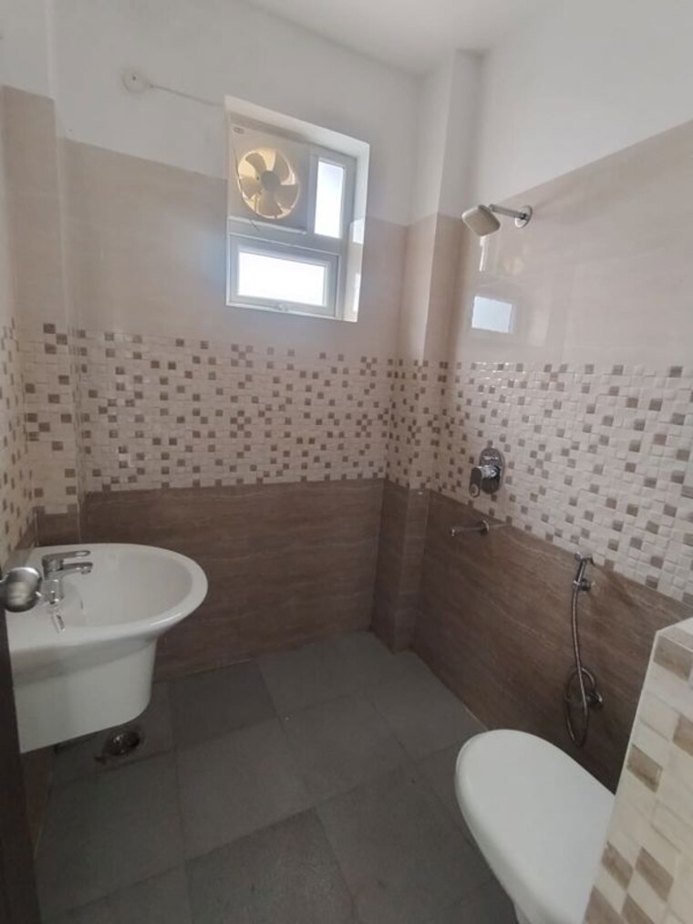 Bathroom, sahastradhara 3 Bedroom 1600 Sq.Ft. Builder Floor In Sahastradhara Dehradun 10712801