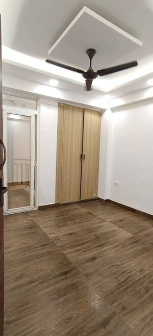Room in 4 BHK Apartment at Amrapali Verona Heights, Tech Zone 4 Greater Noida – for Rent