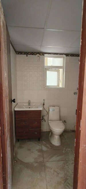 Bathroom in 4 BHK Apartment at Amrapali Verona Heights, Tech Zone 4 Greater Noida – for Rent