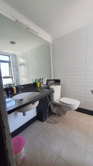 Team Area in 3 BHK Apartment at Auram Floor, South City 2 – for Rent