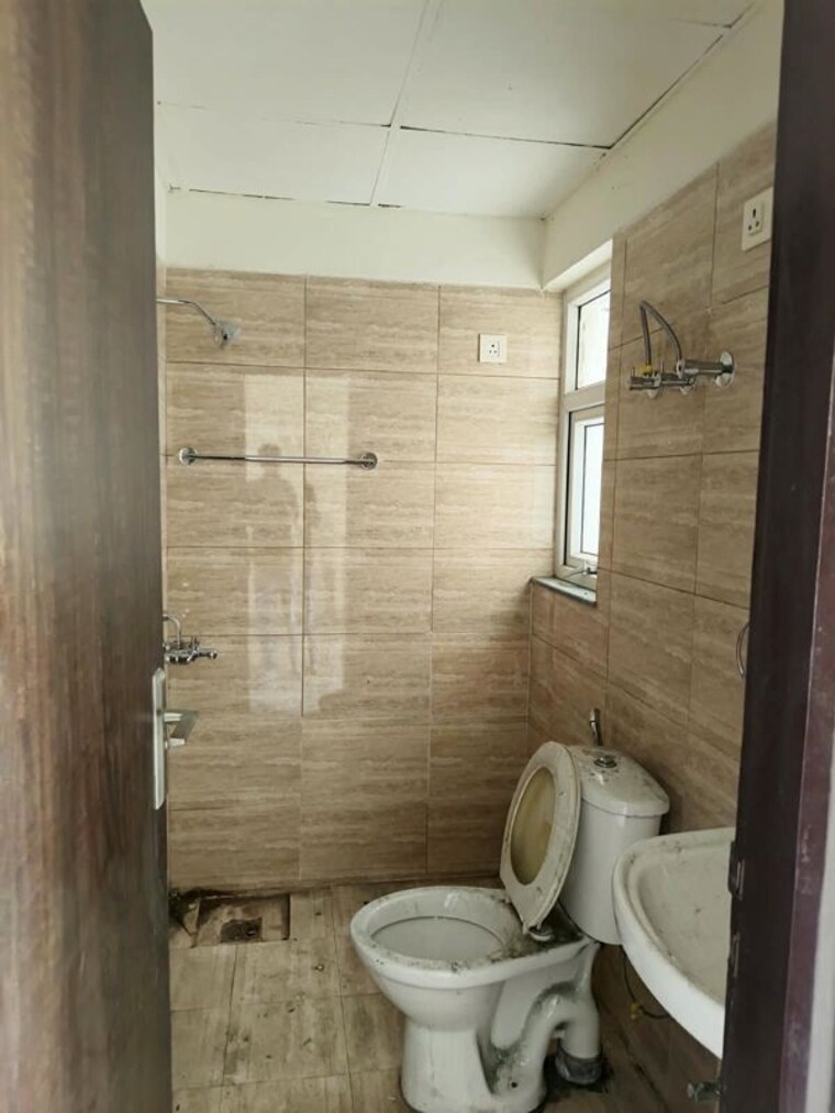 Bathroom, bptp-parkland-pride 3 Bedroom 1103 Sq.Yd. Apartment In Sector 77 Faridabad 10712872