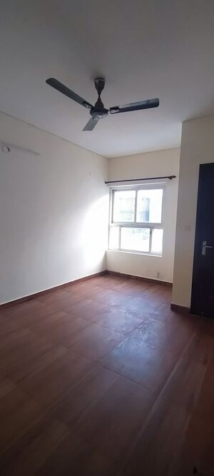 Room in 3 BHK Builder Floor at Sector 85 – for Rent