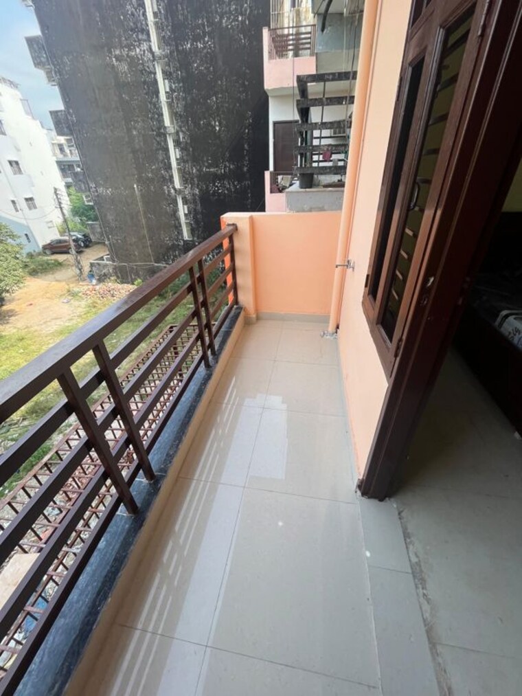 Balcony, sector 52 2 Bedroom 100 Sq.Yd. Builder Floor In Sector 52 Gurgaon 10712905