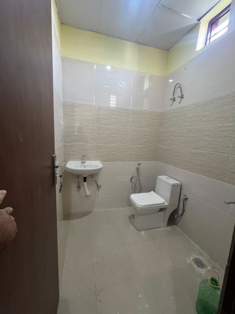 Bathroom, sector 52 2 Bedroom 100 Sq.Yd. Builder Floor In Sector 52 Gurgaon 10712905