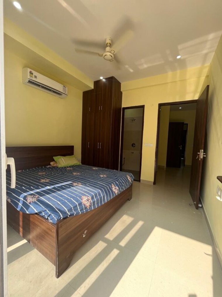 Bedroom, sector 52 2 Bedroom 100 Sq.Yd. Builder Floor In Sector 52 Gurgaon 10712905