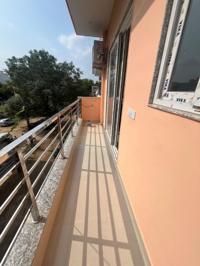Balcony, sector 52 2 Bedroom 100 Sq.Yd. Builder Floor In Sector 52 Gurgaon 10712905