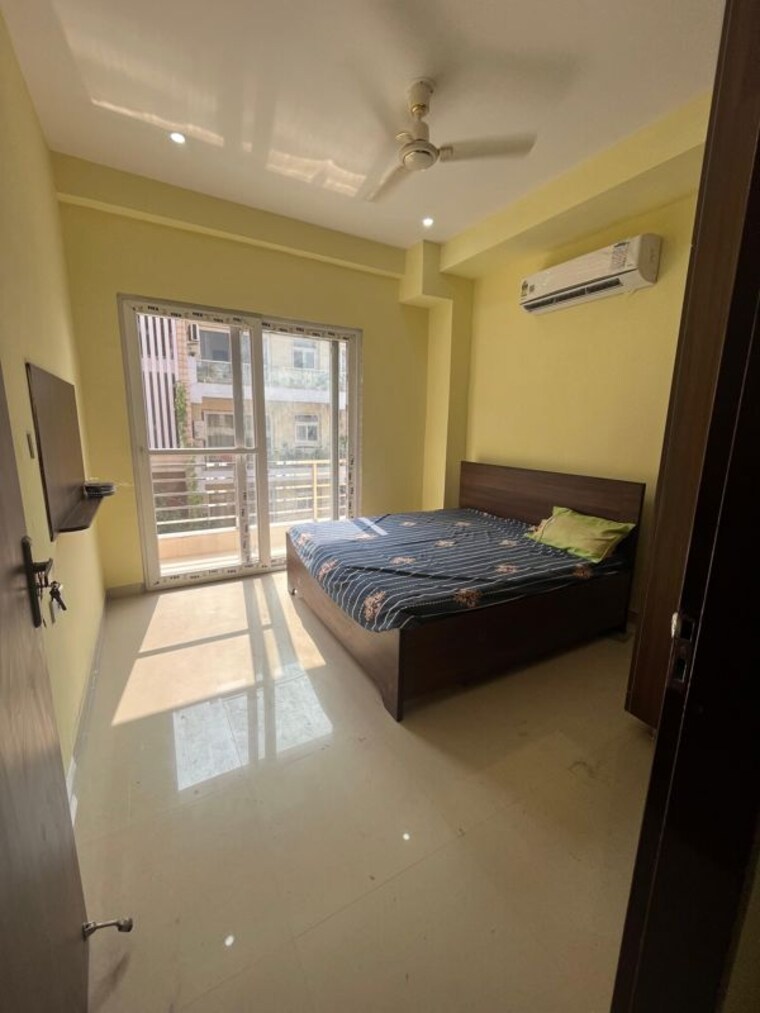 Bedroom, sector 52 2 Bedroom 100 Sq.Yd. Builder Floor In Sector 52 Gurgaon 10712905