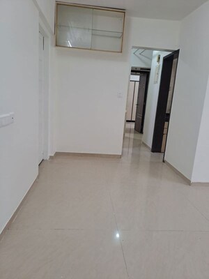 Room in 2 BHK Apartment at Kabra Suburbina Apartments, Goregaon West – for Rent