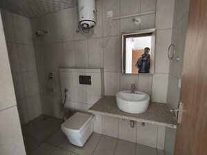 Bathroom in 4 BHK Apartment at SS Linden, Sector 84 – for Rent