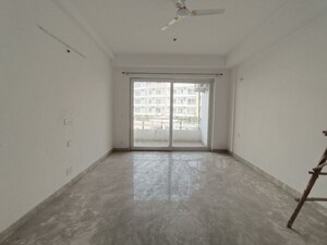 Room in 4 BHK Apartment at SS Linden, Sector 84 – for Rent