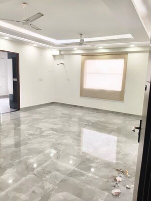 Room in 3 BHK Builder Floor at Palam Vihar – for Rent