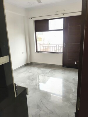 Room in 3 BHK Builder Floor at Palam Vihar – for Rent
