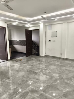 Parking in 3 BHK Builder Floor at Palam Vihar – for Rent