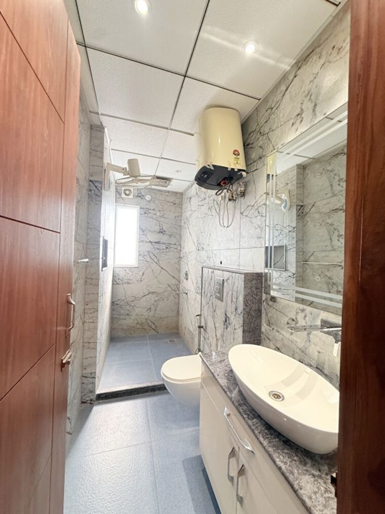 Bathroom, sector 105 4 Bedroom 3229 Sq.Ft. Builder Floor In Sector 105 Noida 10712926
