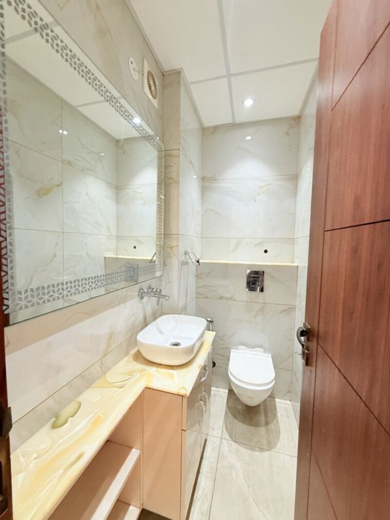 Bathroom, sector 105 4 Bedroom 3229 Sq.Ft. Builder Floor In Sector 105 Noida 10712926