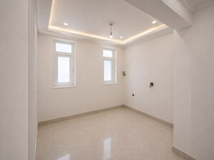 Room in 4 BHK Apartment at Vasant Kunj – for Sale
