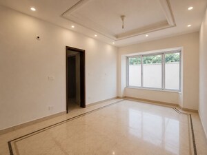Room in 4 BHK Apartment at Vasant Kunj – for Sale