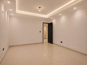 Room in 4 BHK Apartment at Vasant Kunj – for Sale