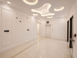 Room in 4 BHK Apartment at Vasant Kunj – for Sale
