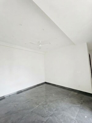 Room in 3 BHK Builder Floor at Emaar MGF Emerald Hills, Sector 65 – for Rent