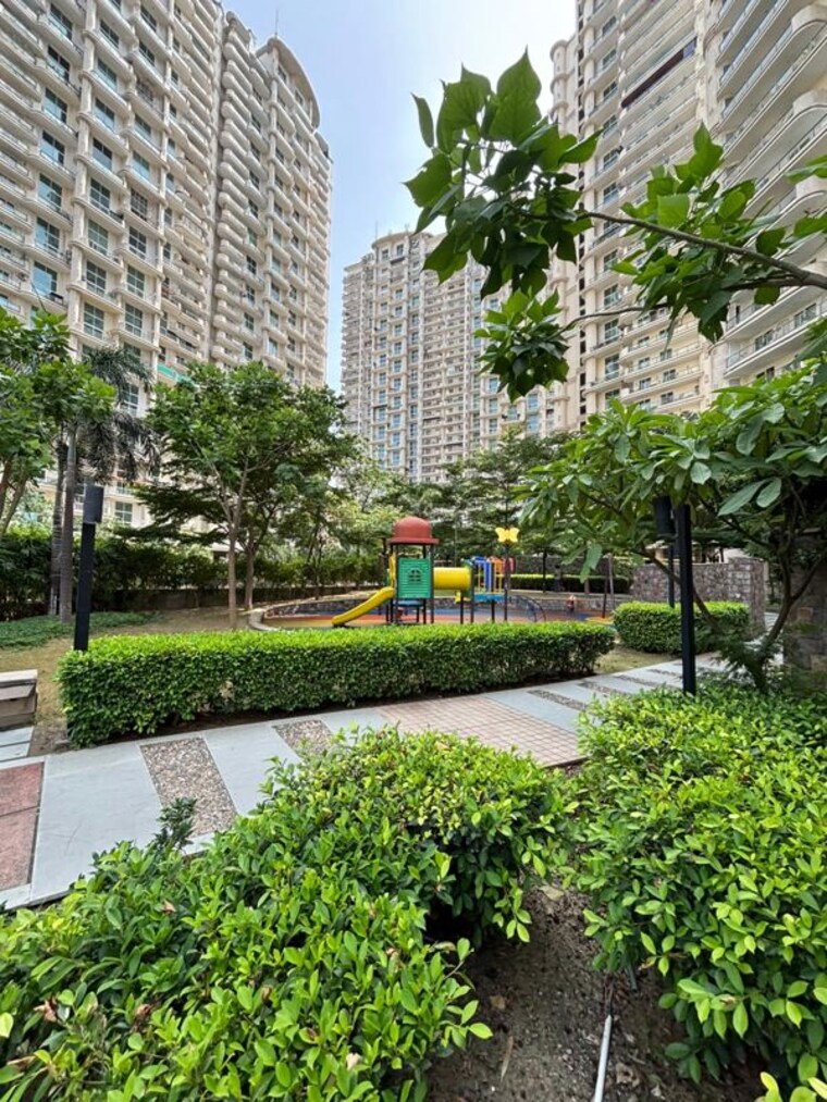 Garden, mahagun-mezzaria 3 Bedroom 2500 Sq.Ft. Apartment In Sector 78 Noida 10712962
