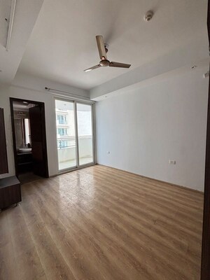 Room in 3 BHK Apartment at Mahagun Mezzaria, Sector 78 – for Rent