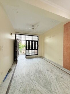 2 BHK +Builder Floor For Rent in RWA Apartments Sector 108