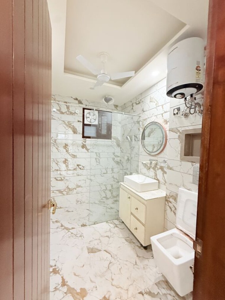 Bathroom, sector 100 3 Bedroom 2152 Sq.Ft. Builder Floor In Sector 100 Noida 10712953