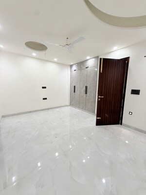 Furnished Amenities in 3 BHK Builder Floor at Sector 100 – for Rent