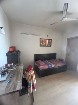 Parking in 3 BHK Builder Floor at Sector 22 – for Rent