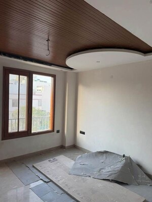 Room in 3 BHK Apartment at BPTP Amstoria, Sector 102 – for Sale