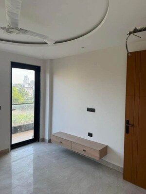 Room in 3 BHK Apartment at BPTP Amstoria, Sector 102 – for Sale