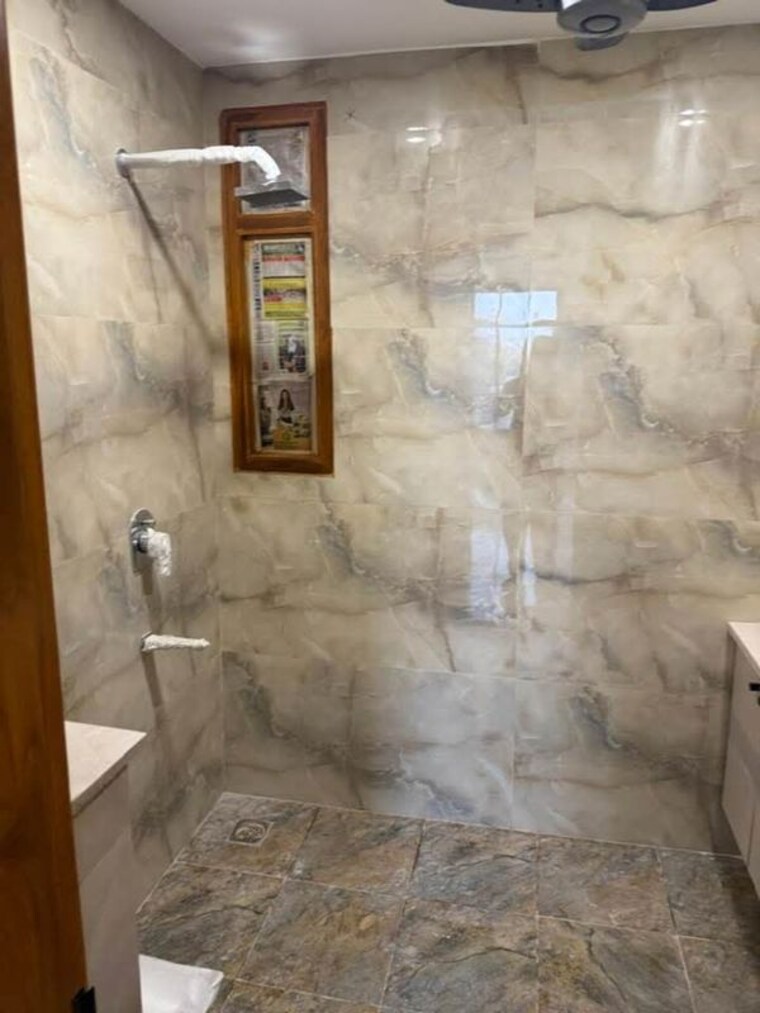 Bathroom, bptp-amstoria 3 Bedroom 250 Sq.Yd. Apartment In Sector 102 Gurgaon 10713041