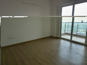 Room in 3 BHK Apartment at Pareena The Elite Residences, Sector 99 – for Rent